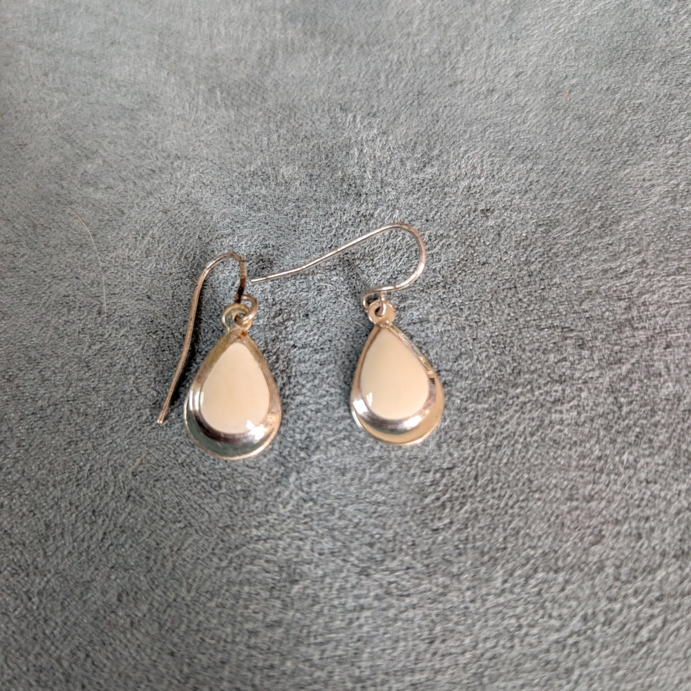 Elegant Silver and Cream Teardrop Earrings